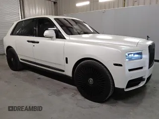 2020 Rolls-Royce Cullinan z VIN SLATV4C09LU114598, wystawiony jako Copart lot #77477184 z przebiegiem 28 391 mil mil oraz Tytuł czysty. Historia ofert i sprzedaży dostępna na DreamBid. Obrazek 4.