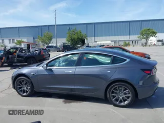2020 Tesla Model 3 Standard Range Plus z VIN 5YJ3E1EA6LF703159, wystawiony jako IAAI lot #42099718 z przebiegiem 30 175 mil mil oraz . Historia ofert i sprzedaży dostępna na DreamBid. Obrazek 14.