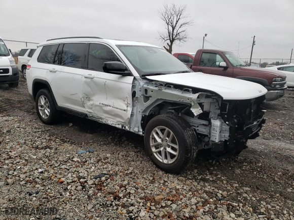 2024 Jeep Grand Cherokee L Altitude with VIN 1C4RJKAG5R8575513, listed as a Copart auction lot 86250024 with 5,276 mi miles and Salvage Title. Bid and sale history available at carsss.com. Image 4.