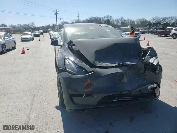 2024 Tesla Model Y with VIN 7SAYGDED4RA302326, listed as a Copart auction lot 47429155 with 0 mi miles and Salvage Title. Bid and sale history available at carsss.com. Image 11.