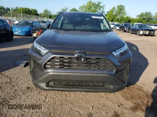 2022 Toyota RAV4 XLE with VIN 2T3P1RFV3NC265955, listed as a Copart auction lot 61557265 with 46,767 mi miles and Salvage title. Bid and sale history available at DreamBid. Image 5.