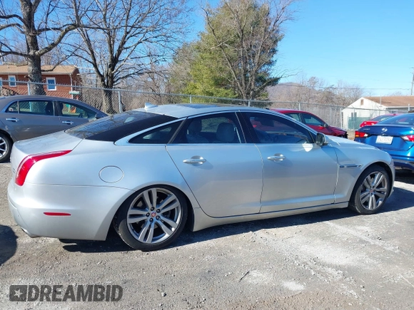 2014 Jaguar XJ z VIN SAJWJ1CD0E8V63989, wystawiony jako IAAI lot #41643513 z przebiegiem 119 924 mil mil oraz . Historia ofert i sprzedaży dostępna na DreamBid. Obrazek 6.