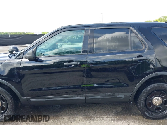 2018 Ford Police Interceptor Utility z VIN 1FM5K8AR4JGB93026, wystawiony jako IAAI lot #41975110 z przebiegiem 104 386 mil mil oraz . Historia ofert i sprzedaży dostępna na DreamBid. Obrazek 15.