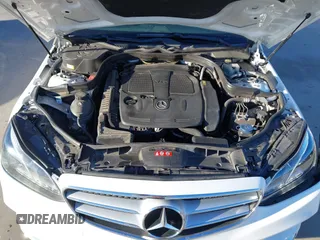 2014 Mercedes-Benz E 350 Sport z VIN WDDHF5KB6EB016413, wystawiony jako IAAI lot #40893617 z przebiegiem 151 112 mil mil oraz . Historia ofert i sprzedaży dostępna na DreamBid. Obrazek 10.