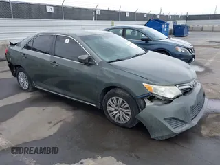 2014 Toyota Camry L with VIN 4T4BF1FK2ER404540, listed as a IAAI auction lot 40744025 with 1 mi miles. Bid and sale history available at carsss.com. Image 1.