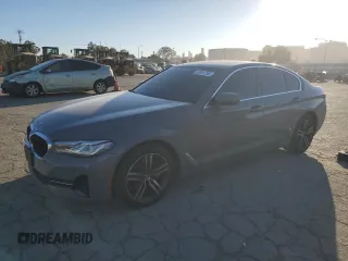 2021 BMW 5 Series 530i z VIN WBA53BH03MWW89240, wystawiony jako Copart lot #47051785 z przebiegiem 86 024 mil mil oraz Szkoda całkowita • Salvage title. Historia ofert i sprzedaży dostępna na DreamBid. Obrazek 1.
