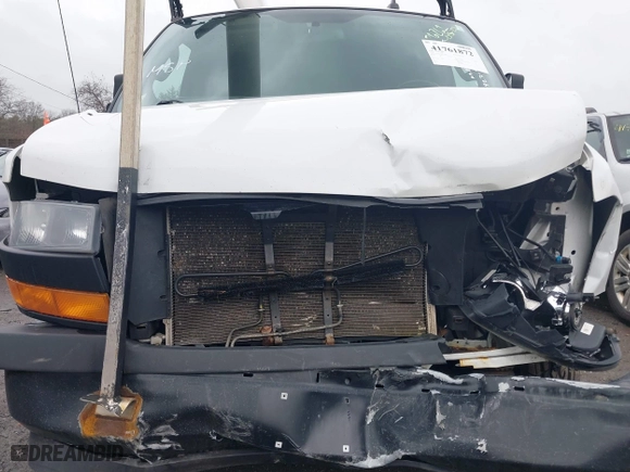 2019 GMC Savana Cargo Van with VIN 1GTW7AFG9K1154896, listed as a IAAI auction lot 41761872 with 183,541 mi miles. Bid and sale history available at carsss.com. Image 6.