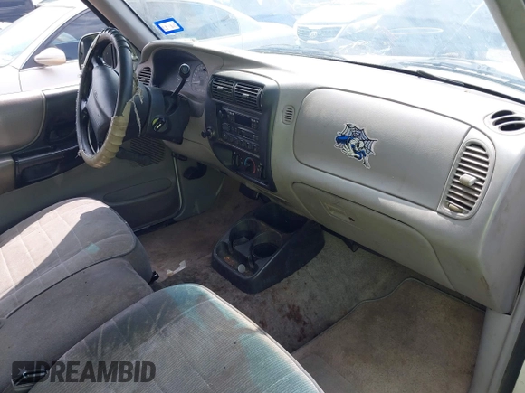 1996 Ford Ranger XL z VIN 1FTCR14U7TPA03267, wystawiony jako IAAI lot #42386485 z przebiegiem 181 383 mil mil oraz . Historia ofert i sprzedaży dostępna na DreamBid. Obrazek 5.