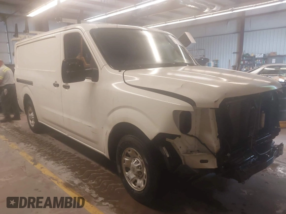 2019 Nissan NV Cargo S z VIN 1N6BF0KM4KN808359, wystawiony jako IAAI lot #42340241 z przebiegiem 183 788 mil mil oraz . Historia ofert i sprzedaży dostępna na DreamBid. Obrazek 1.