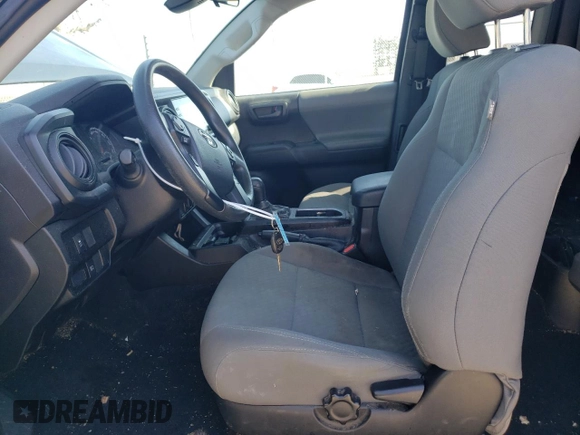 2020 Toyota Tacoma SR z VIN 5TFSX5EN1LX072696, wystawiony jako Copart lot #44398584 z przebiegiem 18 338 mil mil oraz Nie do naprawy • Non repairable. Historia ofert i sprzedaży dostępna na DreamBid. Obrazek 7.