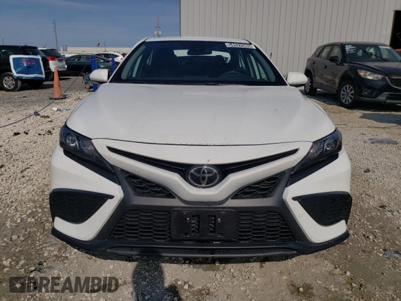 2023 Toyota Camry SE with VIN 4T1G11AKXPU837029, listed as a Copart auction lot 54522985 with 32,984 mi miles and Salvage Title. Bid and sale history available at DreamBid. Image 5.