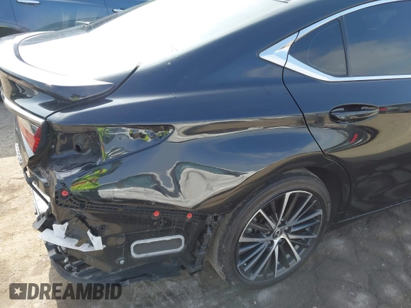 2024 Lexus ES 300h with VIN 58ADA1C14RU037328, listed as a IAAI auction lot 42334595 with 62,858 mi miles and . Bid and sale history available at DreamBid. Image 18.