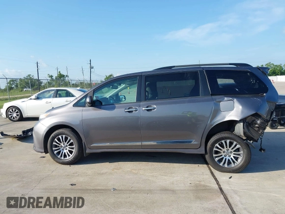 2018 Toyota Sienna XLE Auto Access Seat z VIN 5TDYZ3DC1JS904646, wystawiony jako IAAI lot #42400532 z przebiegiem 106 338 mil mil oraz . Historia ofert i sprzedaży dostępna na DreamBid. Obrazek 14.