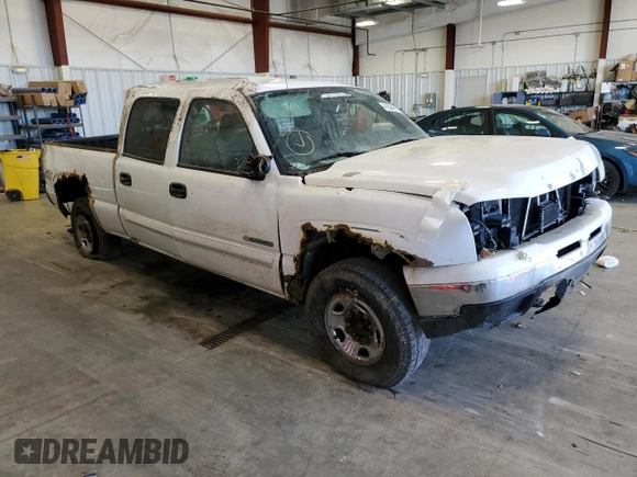 2006 Chevrolet Silverado 1500HD LT2 z VIN 1GCGK13U26F197577, wystawiony jako Copart lot #41624015 z przebiegiem Nie podano mil oraz Nie do naprawy • Non repairable. Historia ofert i sprzedaży dostępna na DreamBid. Obrazek 4.