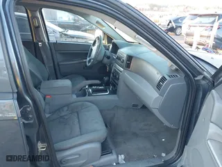 2007 Jeep Grand Cherokee Laredo with VIN 1J8GS48K17C655999, listed as a IAAI auction lot 41590500 with 290,695 mi miles. Bid and sale history available at carsss.com. Image 5.