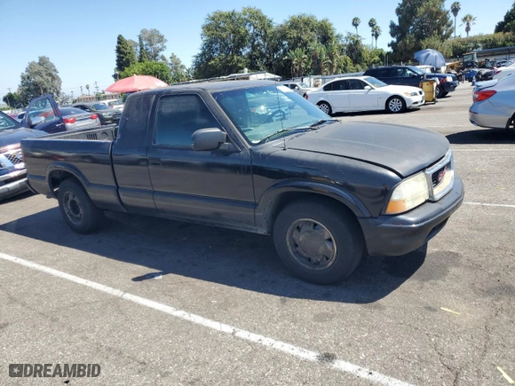 2002 GMC Sonoma SLS with VIN 1GTCS195328178095, listed as a Copart auction lot 67112874 with 167,423 mi miles and Salvage Title. Bid and sale history available at carsss.com. Image 4.
