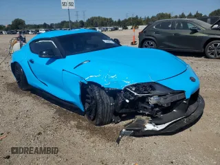 2021 Toyota GR Supra 2.0 with VIN WZ1DB2C04MW039858, listed as a Copart auction lot 70049874 with 10,586 mi miles and Salvage Title. Bid and sale history available at carsss.com. Image 4.