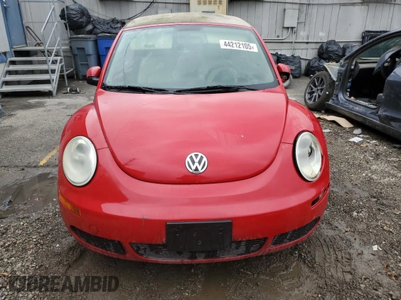 2008 Volkswagen Beetle SE with VIN 3VWRG31Y88M403738, listed as a Copart auction lot 44212105 with 126,926 mi miles and Clean title. Bid and sale history available at DreamBid. Image 5.