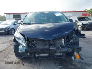 2020 Toyota Sienna XLE Auto Access Seat z VIN 5TDYZ3DC4LS071928, wystawiony jako IAAI lot #41699404 z przebiegiem 82 065 mil mil oraz . Historia ofert i sprzedaży dostępna na DreamBid. Obrazek 6.