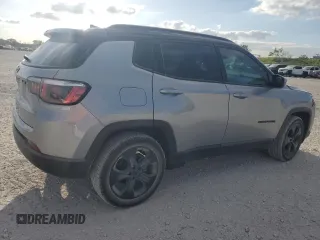 2018 Jeep Compass Altitude z VIN 3C4NJCBB7JT327535, wystawiony jako Copart lot #52670505 z przebiegiem 73 464 mil mil oraz Szkoda całkowita • Salvage title. Historia ofert i sprzedaży dostępna na DreamBid. Obrazek 3.