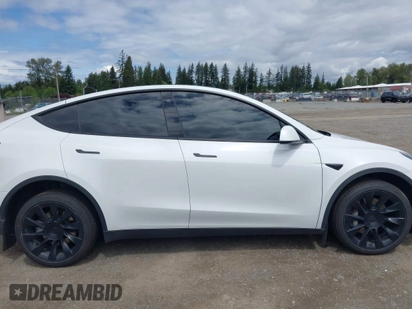 2022 Tesla Model Y Long Range z VIN 7SAYGDEE9NF494901, wystawiony jako IAAI lot #42310520 z przebiegiem 62 515 mil mil oraz . Historia ofert i sprzedaży dostępna na DreamBid. Obrazek 13.