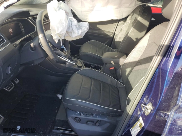 2024 Volkswagen Tiguan SEL R-Line with VIN 3VV4B7AX5RM128438, listed as a Copart auction lot 43714155 with 7,518 mi miles and Salvage Title. Bid and sale history available at carsss.com. Image 7.