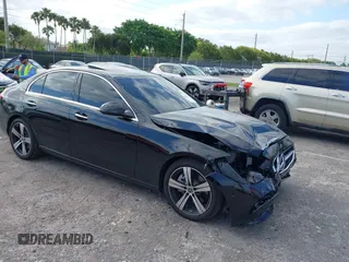 2025 Mercedes-Benz C 300 z VIN W1KAF4HB4SR251544, wystawiony jako IAAI lot #42083275 z przebiegiem 6804 mil mil oraz . Historia ofert i sprzedaży dostępna na DreamBid. Obrazek 1.