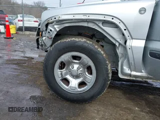 2007 Jeep Liberty Sport with VIN 1J4GL48K77W669788, listed as a IAAI auction lot 41655587 with 136,727 mi miles. Bid and sale history available at carsss.com. Image 12.