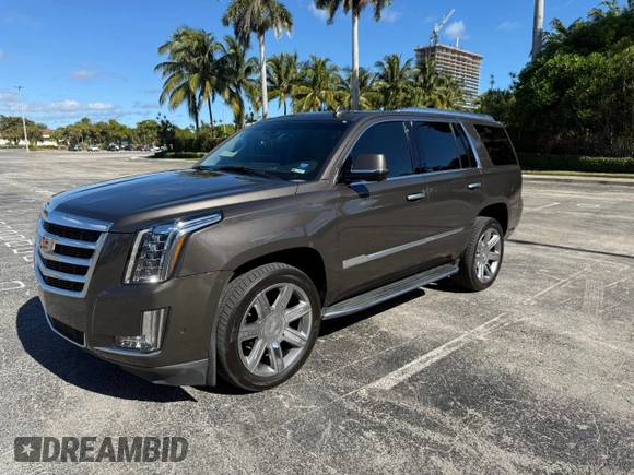 2020 Cadillac Escalade Luxury z VIN 1GYS3BKJ8LR154516, wystawiony jako Copart lot #59628455 z przebiegiem 72 098 mil mil oraz Czysty tytuł • Clean title. Historia ofert i sprzedaży dostępna na DreamBid. Obrazek 2.