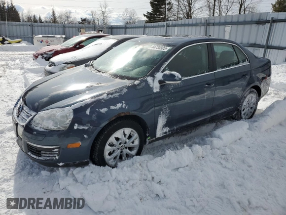 2010 Volkswagen Jetta z VIN 3VWHX7AJ3AM134849, wystawiony jako Copart lot #44730325 z przebiegiem 316 740 mil mil oraz Czysty tytuł • Clean title. Historia ofert i sprzedaży dostępna na DreamBid. Obrazek 1.
