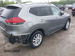 2018 Nissan Rogue SV z VIN KNMAT2MV7JP551094, wystawiony jako IAAI lot #42206882 z przebiegiem 109 247 mil mil oraz . Historia ofert i sprzedaży dostępna na DreamBid. Obrazek 4.