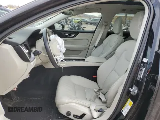 2020 Volvo V60 z VIN YV4102WK4L1034642, wystawiony jako Copart lot #82837923 z przebiegiem Nie podano mil oraz . Historia ofert i sprzedaży dostępna na DreamBid. Obrazek 7.