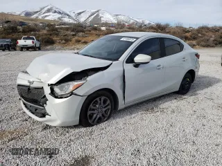 2019 Toyota Yaris L z VIN 3MYDLBYV3KY506033, wystawiony jako Copart lot #47498075 z przebiegiem 71 326 mil mil oraz Szkoda całkowita • Salvage title. Historia ofert i sprzedaży dostępna na DreamBid. Obrazek 1.
