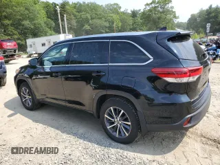 2017 Toyota Highlander XLE with VIN 5TDJZRFH9HS461668, listed as a Copart auction lot 60532375 with 82,923 mi miles and Salvage title. Bid and sale history available at DreamBid. Image 2.