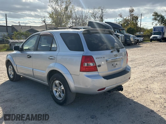 2007 Kia Sorento LX z VIN KNDJD736275693488, wystawiony jako Copart lot #86608024 z przebiegiem 234 513 mil mil oraz Czysty tytuł • Clean title. Historia ofert i sprzedaży dostępna na DreamBid. Obrazek 3.