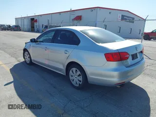 2013 Volkswagen Jetta Sedan SE with VIN 3VWDP7AJ8DM404855, listed as a IAAI auction lot 41949639 with 166,264 mi miles. Bid and sale history available at carsss.com. Image 3.
