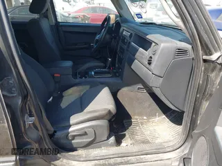 2008 Jeep Commander Sport with VIN 1J8HG48K38C111866, listed as a IAAI auction lot 41469973 with 201,781 mi miles. Bid and sale history available at carsss.com. Image 5.
