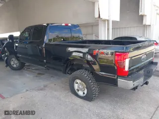 2019 Ford Super Duty F-250 SRW XL with VIN 1FT7W2BTXKEC87594, listed as a IAAI auction lot 40768547 with 198,489 mi miles. Bid and sale history available at carsss.com. Image 3.