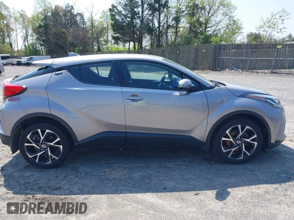 2020 Toyota C-HR LE z VIN NMTKHMBX6LR106469, wystawiony jako IAAI lot #41972012 z przebiegiem 51 316 mil mil oraz . Historia ofert i sprzedaży dostępna na DreamBid. Obrazek 13.