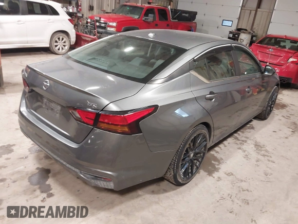 2019 Nissan Altima 2.5 SR with VIN 1N4BL4CV3KC139741, listed as a IAAI auction lot 41099549 with 85,373 mi miles. Bid and sale history available at carsss.com. Image 4.