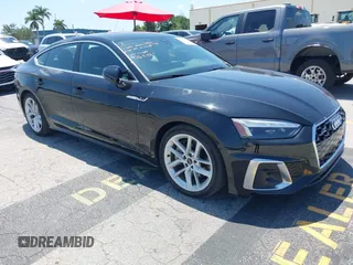 2024 Audi A5 Sportback S line Premium Plus z VIN WAUFACF5XRA011152, wystawiony jako IAAI lot #42227638 z przebiegiem 32 807 mil mil oraz . Historia ofert i sprzedaży dostępna na DreamBid. Obrazek 1.