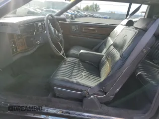 1985 Cadillac Eldorado z VIN 1G6EL5786FE628861, wystawiony jako Copart lot #76372384 z przebiegiem 15 146 mil mil oraz Szkody całkowita. Historia ofert i sprzedaży dostępna na DreamBid. Obrazek 7.