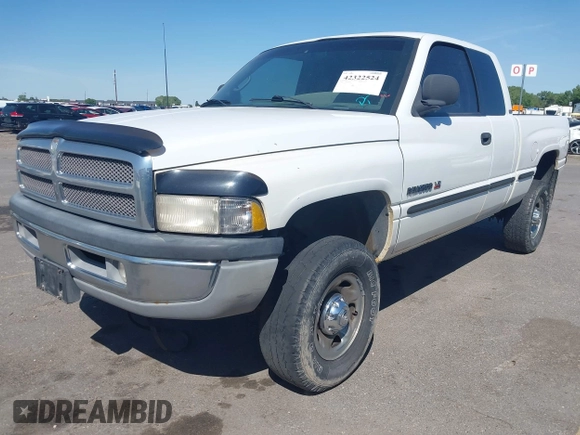 1998 Dodge 2500 z VIN 1B7KF23ZXWJ229754, wystawiony jako IAAI lot #42322524 z przebiegiem 203 937 mil mil oraz . Historia ofert i sprzedaży dostępna na DreamBid. Obrazek 2.