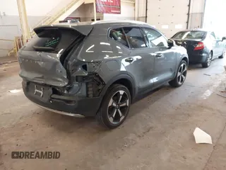 2021 Volvo XC40 Momentum z VIN YV4162UK3M2416447, wystawiony jako IAAI lot #41923981 z przebiegiem 28 654 mil mil oraz . Historia ofert i sprzedaży dostępna na DreamBid. Obrazek 4.