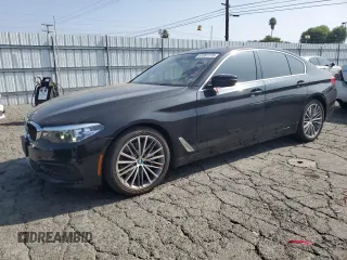 2019 BMW 5 Series 530i z VIN WBAJA5C50KG900572, wystawiony jako Copart lot #61051775 z przebiegiem 113 796 mil mil oraz Czysty tytuł • Clean title. Historia ofert i sprzedaży dostępna na DreamBid. Obrazek 1.