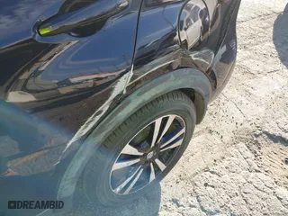 2018 Nissan Kicks SR with VIN 3N1CP5CU2JL511575, listed as a IAAI auction lot 41615315 with 175,722 mi miles. Bid and sale history available at carsss.com. Image 20.