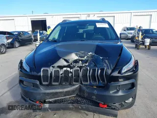 2018 Jeep Cherokee Trailhawk with VIN 1C4PJMBX3JD546332, listed as a IAAI auction lot 41269245 with 88,466 mi miles. Bid and sale history available at carsss.com. Image 12.