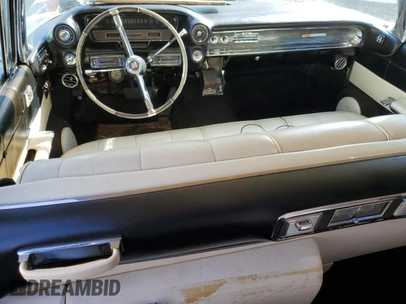 1962 Cadillac Fleetwood z VIN 62R115955, wystawiony jako Copart lot #74818464 z przebiegiem Nie podano mil oraz Szkoda całkowita • Salvage title. Historia ofert i sprzedaży dostępna na DreamBid. Obrazek 8.