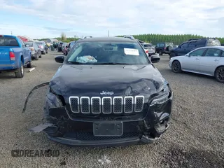 2019 Jeep Cherokee Latitude Plus z VIN 1C4PJMLXXKD478076, wystawiony jako IAAI lot #42184625 z przebiegiem 72 364 mil mil oraz . Historia ofert i sprzedaży dostępna na DreamBid. Obrazek 12.