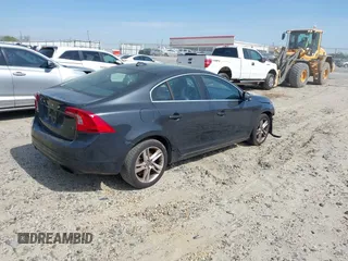 2014 Volvo S60 T5 z VIN YV1612FS1E2275524, wystawiony jako IAAI lot #41914398 z przebiegiem 122 286 mil mil oraz . Historia ofert i sprzedaży dostępna na DreamBid. Obrazek 4.